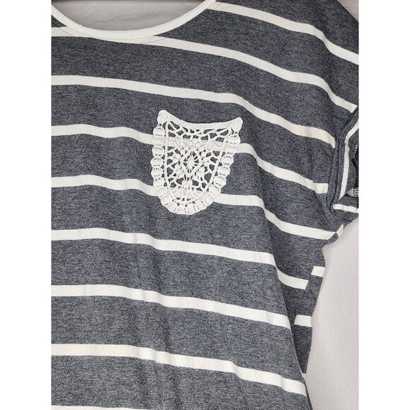 JOH Apparel Womens Gray and White Striped‎ T-shirt Crocheted Pocket Size Med - Picture 3 of 9
